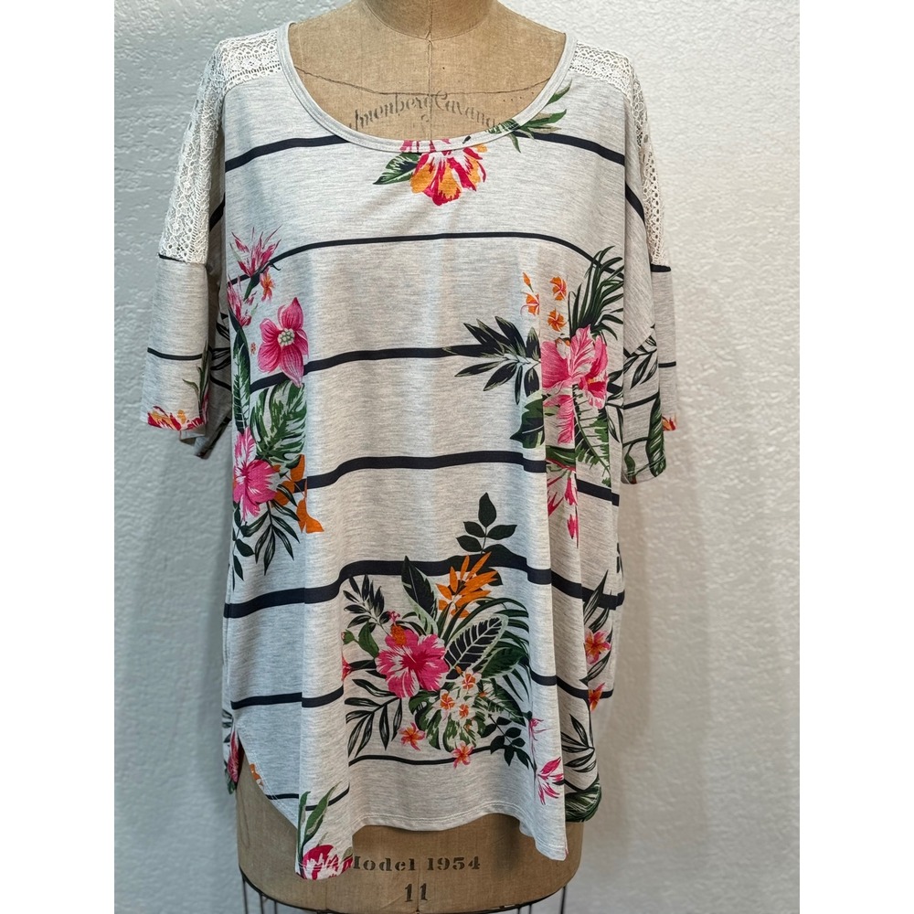 Cato Womens Plus 18/20W‎ Floral Striped Lace Shoulder Short Sleeve Top NWT